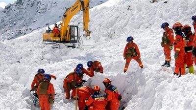 انهيار جليدي يُنهي حياة شخصين