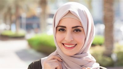حكم منع النفقة عن الزوجة لتقصيرها في الصلاة والحجاب