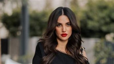 درة زروق تخطف الأنظار بالبينك المثير