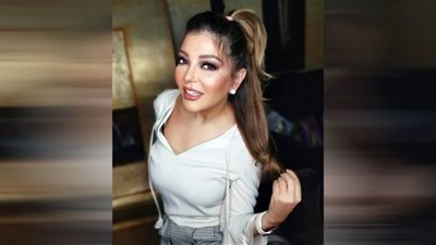 صور.. سميرة سعيد تشعل السوشيال ميديا بلوك مثير من ألبومها 