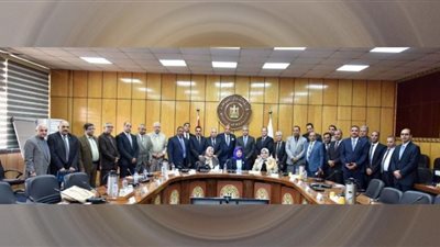 وزير القوى العاملة يوجه مديري المديريات بخدمة المواطن بشكل كريم
