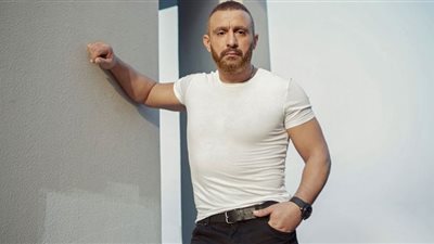 أحمد السقا .. ملامح شاحبة في 