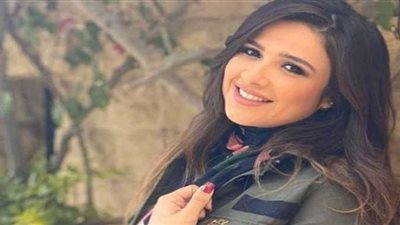 ياسمين عبدالعزيز تواصل تصوير 