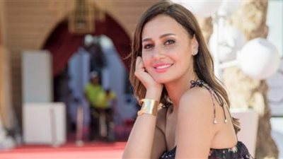 حلا شيحة متهمة بإهانة الدين بسبب صورتها المثيرة.. والجمهور 