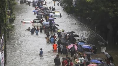 انزلاقات طينية تُنهي حياة 15 شخصًا