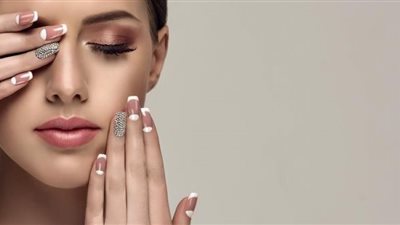 طبقي طلاء الأظافر كالمحترفين بهذه الخطوات| لن تحتاجين بعد اليوم للصالون