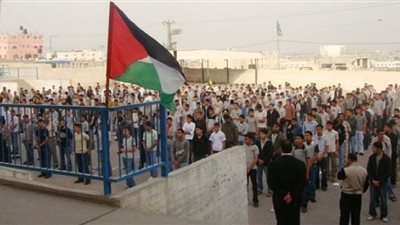 الاحتلال الإسرائيلي يخطر مدرسة فلسطينية بالهدم