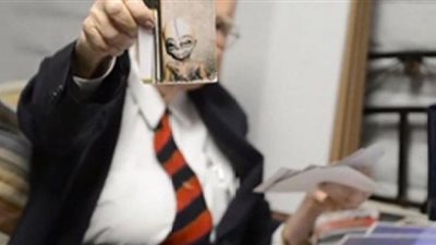 أشرف عزب يفك شفرة الأطباق الطائرة والكائنات الفضائية (ايه اللي بيحصل...) | فيديو