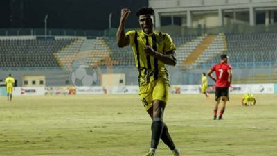 جون أوكلي يقلص النتيجة للمقاولون أمام الأهلي