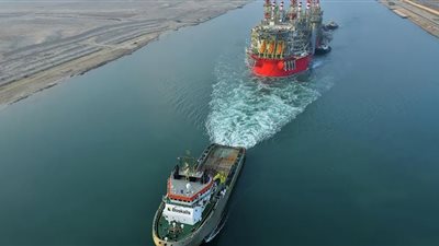 مصر تحصل على أعلى تعويض عالمي من إيفرجيفن وتتسلم قاطرة عملاقة