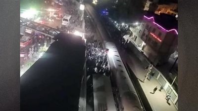 نقل 7 مصابين بحادث خروج قطار رمسيس - منوف لمستشفى قليوب.. فيديو