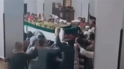 حقيقة النعش الطائر في بني سويف .. سار بالمشيعين ورفض الخروج من المسجد (فيديو)