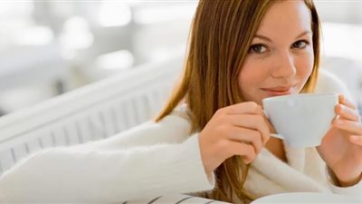 أخطر 5 أمراض يسببها شرب الشاي على معدة فارغة.. أطباء يحذرون