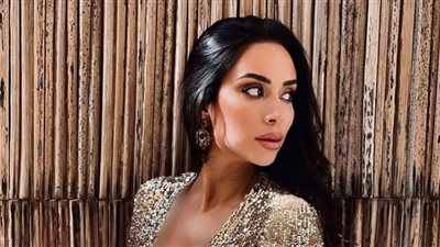 بسنت شوقي.. إطلالة مثيرة بالأسود والبينك