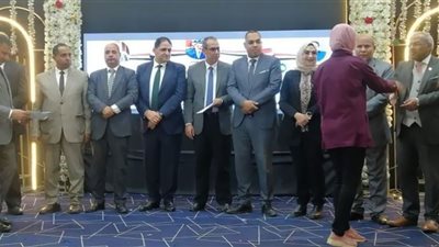 تعليم سوهاج يكرم الطلاب الفائزين بمسابقة أوائل الطلبة بالمراغة