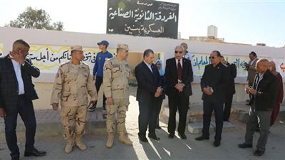 السكرتير المساعد يُشارك طلاب الغردقة احتفالات يوم الشهيد