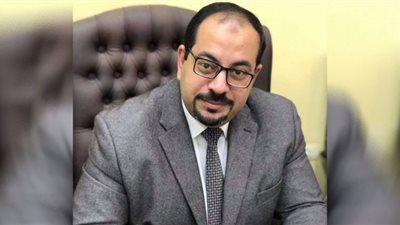 اختيار الدكتور محمد صفاء عرفة مدير مستشفيات الجامعة بالفيوم طبيبًا مثاليًا
