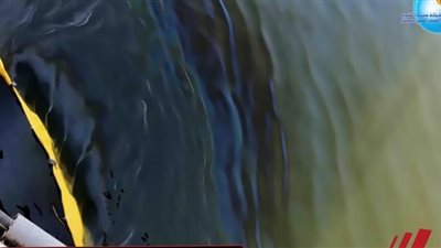 ظهور بقعة سولار أمام ماخذ محطة مياه شطورة السطحية بسوهاج |صور