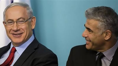 زعيم المعارضة الإسرائيلي يفتح النار على نتنياهو ويصفه بالكذاب