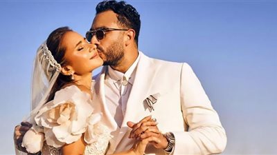 هشام عاشور في مرمي الانتقادات.. والسر عند نيللي كريم (شاهد)