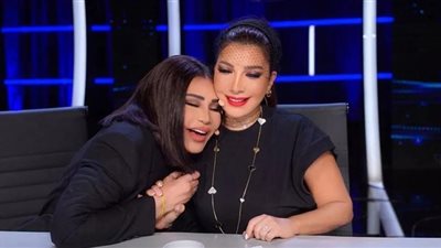 أحلام تُقبل يد أصالة في لقطة تغضب الجمهور| لغة الجسد تكشف كارثة (شاهد)