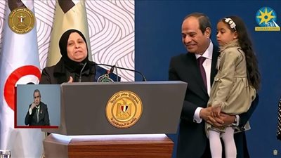 أم الشهيدين فخورة بتكريم السيسي وتعلن استعدادها فداء الوطن بروحها