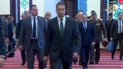 لحظة وصول الرئيس السيسي لمسجد المشير لأداء صلاة الجمعة