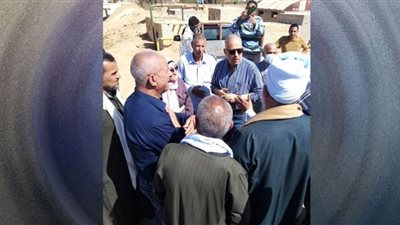 وزير الري يزور ترعتي السويس والشلوفة بعد شكوى المزارعين