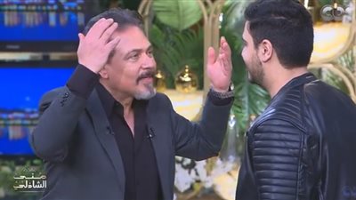 محمد رياض ونجله يؤديان مشهدا من مسلسل لن أعيش في جلباب أبي (فيديو)