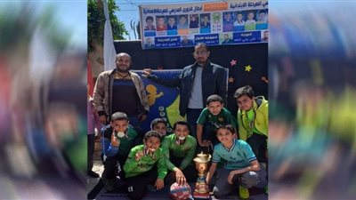 تكريم الفريق الفائز بدوري كرة القدم بالمدرسة الرسمية للغات بنجع حمادي