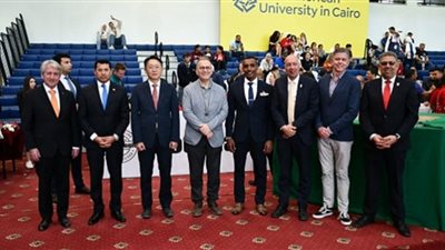 وزير الرياضة يُكرِم الفائزين بكأس العالم للخماسي الحديث بالجامعة الأمريكية