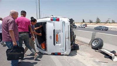 إصابة 13 شخصا فى انقلاب ميكروباص بمحور 26 يوليو