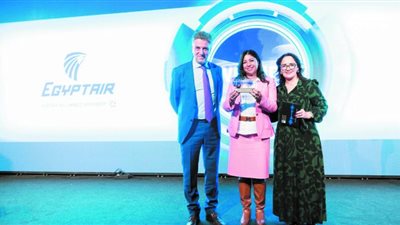 مطار أثينا يمنح جائزة لمصر للطيران ضمن شركات الطيران الأسرع تعافياً من جائحة كورونا داخل القارة الإفريقية