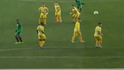 على طريقة روبرتو كارلوس.. فيتا كلوب يسجل هدفًا عالميًا في شباك شبيبة القبائل