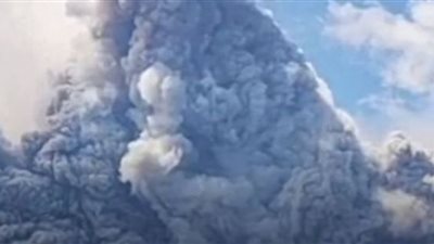 ثوران البركان الأكثر نشاطًا بالعالم يثير الذعر (فيديو)
