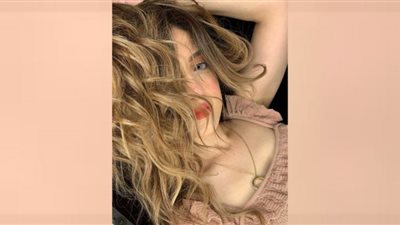 آخر صيحات ياسمين عز وسر جديد لنجاح العلاقة الزوجية: متكلميش جوزك حافية