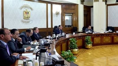 رئيس الوزراء يتابع منظومة الشحن المسبق