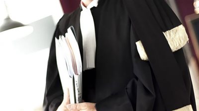 زيادة رسوم المحاكم تقصم ظهور المحامين وتظلم الموكلين