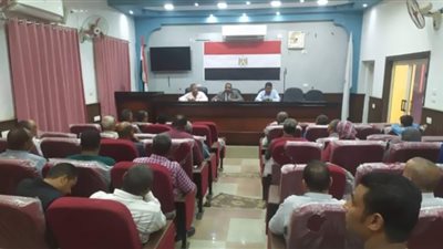 رئيس مدينة قوص الجديد يعقد اللقاء الأول بمديري الإدارات