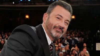 جيمي كيميل يهبط على مسرح أوسكار بالبارشوت