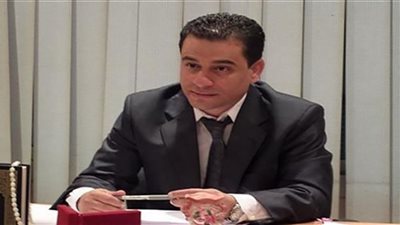 عطوة يشهد عرضًا مسرحيًا بقصر ثقافة الإسماعيلية