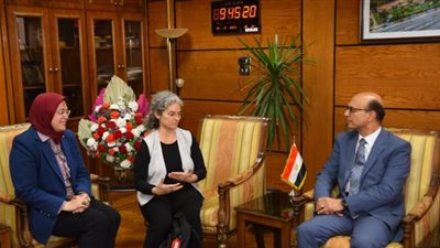 رئيس جامعة أسيوط يستقبل عالمة إيطالية متخصصة فى مجال العلوم الكيمائية