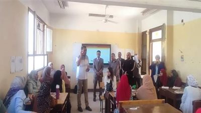 وكيل تعليم قنا يتابع التدريب التربوي للمعلمين المساعدين في مسابقة 30 ألف معلم