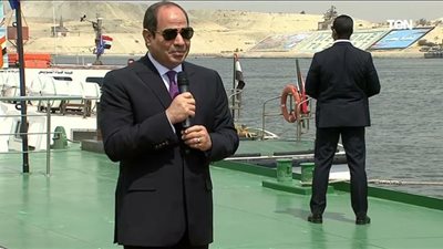 عبور 107 سفن عبر قناة السويس في يوم إنجاز يترجم الرؤية الثاقبة للرئيس السيسي