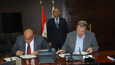 توقيع مذكرة تفاهم لإنشاء مصنع إنتاج جميع أنواع قطع السكة الحديد