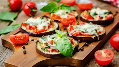 حضري بيتزا الباذنجان.. صحية وسريعة