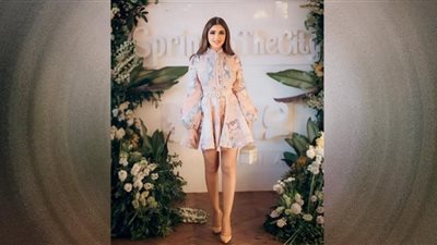 مي عمر بفستان قصير أنيق فى أحدث ظهور وتصور 