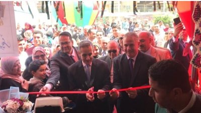 محافظ الغربية ورئيس جامعة سمنود يفتتحان معرض 