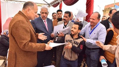 محافظ أسيوط يفتتح الملتقى التوظيفي لتوفير فرص عمل للشباب بشركات القطاع الخاص