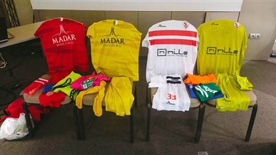 الزمالك بقميصه الأساسي أمام شباب بلوزداد